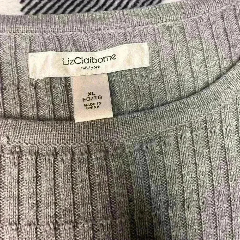 Liz Claiborne NWT Women’s XL Gray long sleeve sweater - Picture 2 of 5